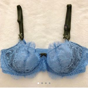 Brand New Victoria’s Secret Lace/ Velvet Bra 32C
